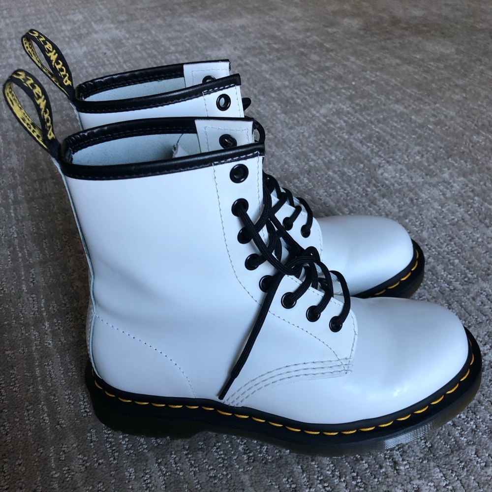 WHITE DOC MARTENS